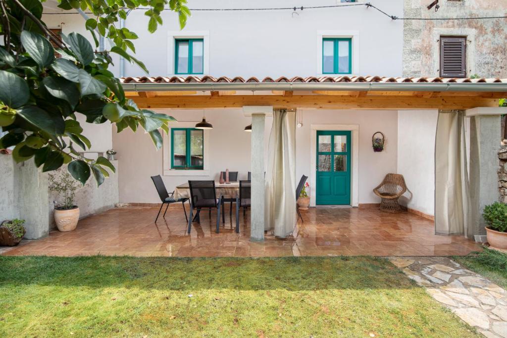 Patio alebo iná vonkajšia časť ubytovania House Eufemia