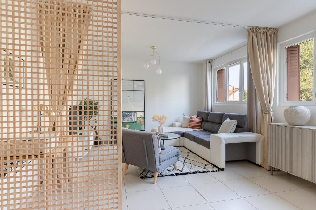 Posedenie v ubytovaní Appartement spacieux 1 chambre parking gratuit