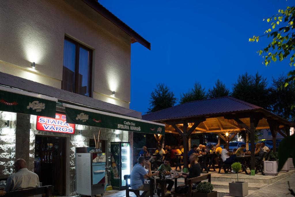 Restaurace v ubytování Apartments-Rooms Stara Varos