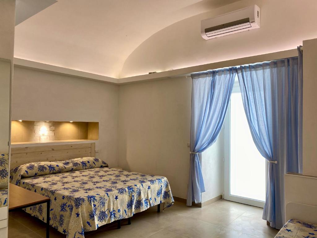 Postel nebo postele na pokoji v ubytování Domus Ɫ Ponza