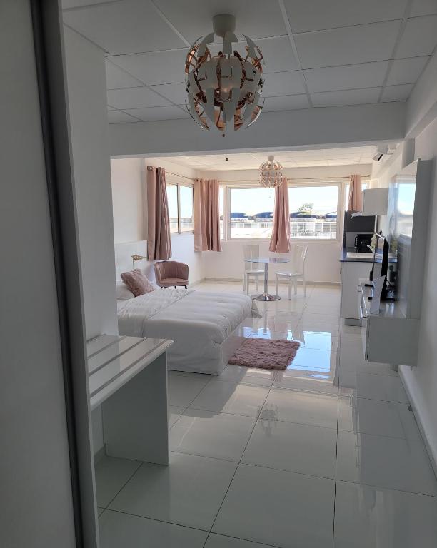 Hello Guyane (8), Suite charme luxury, 5 étoiles - One-Bedroom Apartment