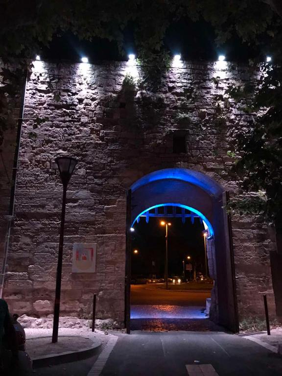 Fotografia z galérie ubytovania Charmant appartement au cœur de Tarascon v destinácii Tarascon