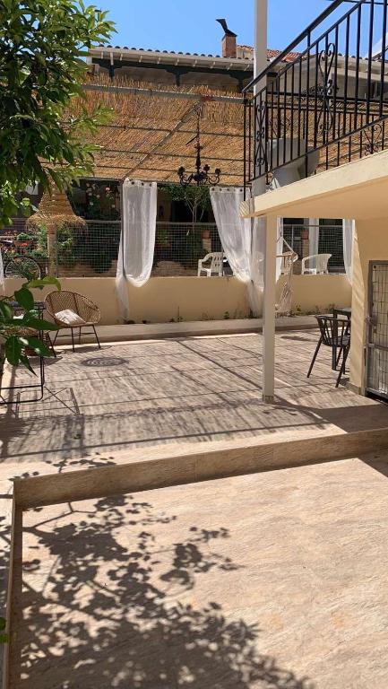 Balkón nebo terasa v ubytování Mangata W suites homes private pools