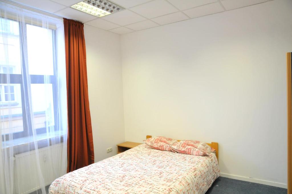 a bedroom with a bed and a window at Erasmus Rooms Economic- 24h self check-in in Poznań