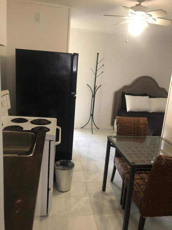 Kuchyň nebo kuchyňský kout v ubytování Sage Hills Motel