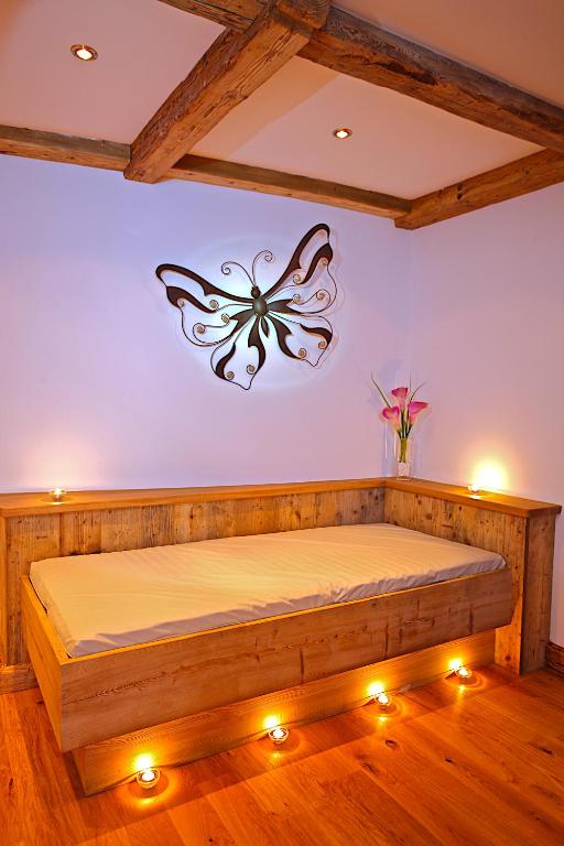 Postel nebo postele na pokoji v ubytování Hotel am Schloßberg