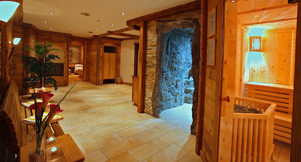 Postel nebo postele na pokoji v ubytování Hotel am Schloßberg