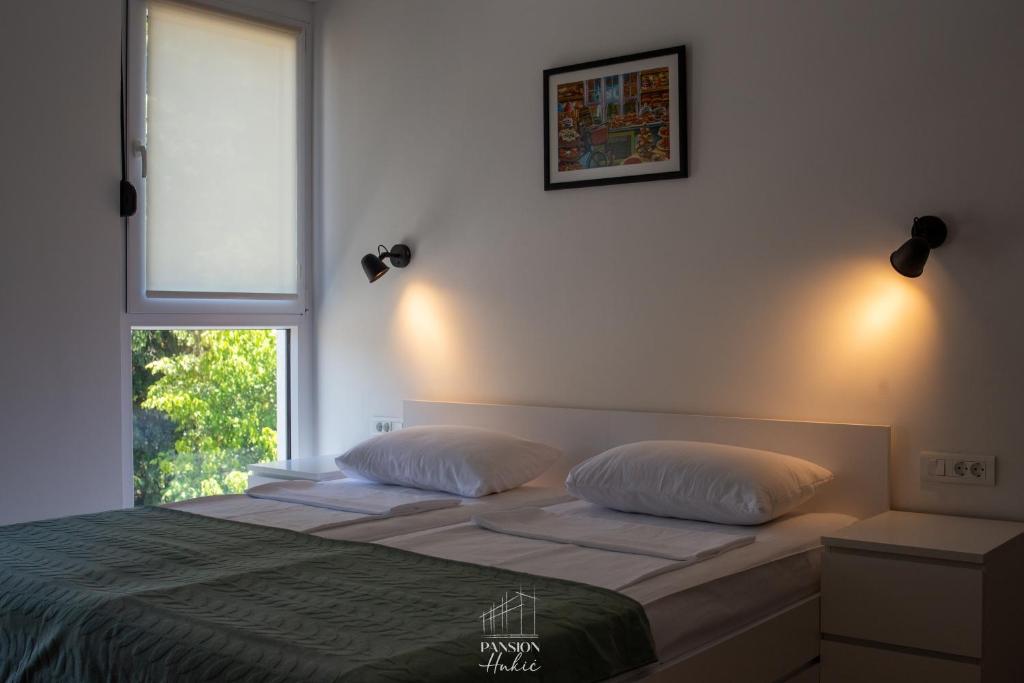 Postel nebo postele na pokoji v ubytování Pansion Hukić B&B