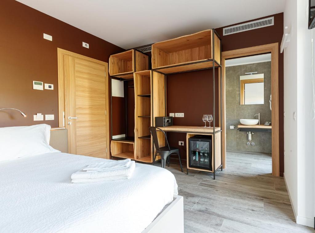 Postel nebo postele na pokoji v ubytování Nebbiolo Wine B&B