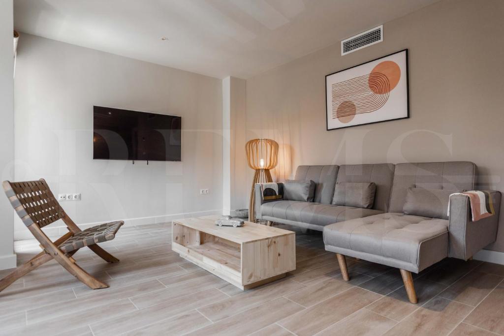 Posedenie v ubytovaní Idyllic and spacious apartment with parking - Center by REMS