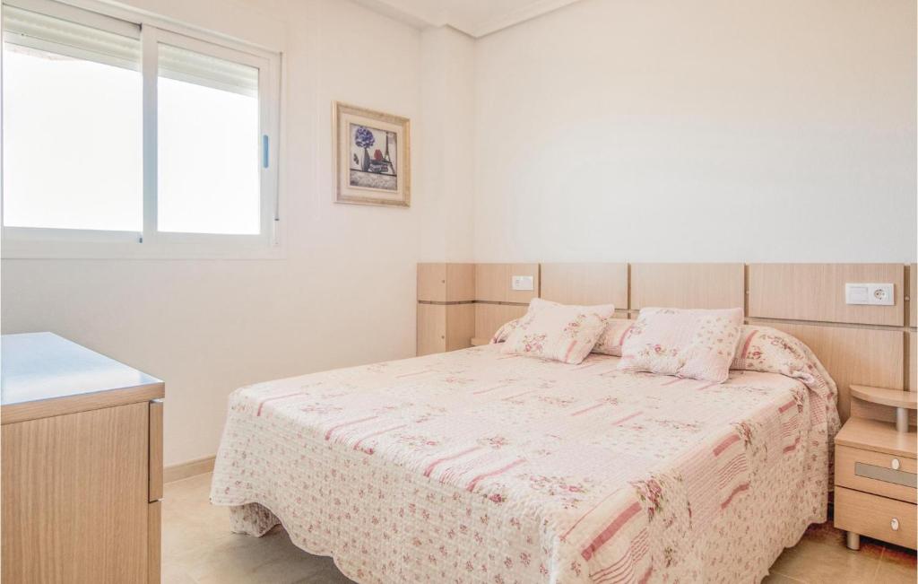 A bed or beds in a room at Awesome Apartment In La Torre De La Sal