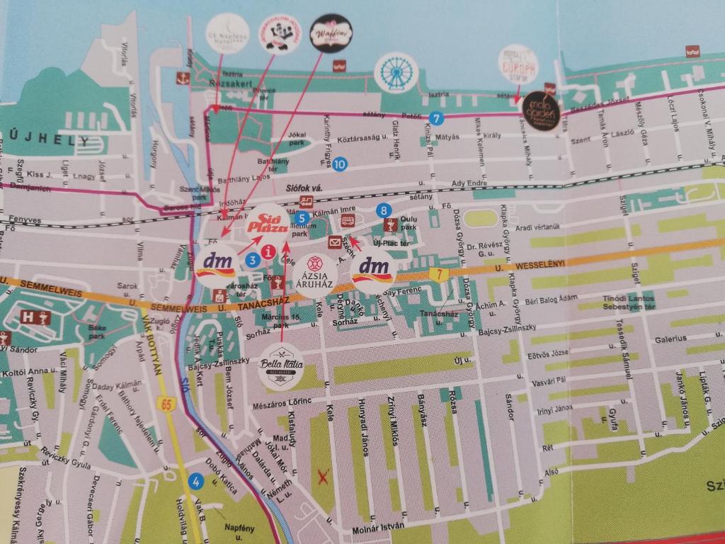 Zdjęcie z galerii obiektu Bagolylak Vendégház Siófok w Siófoku