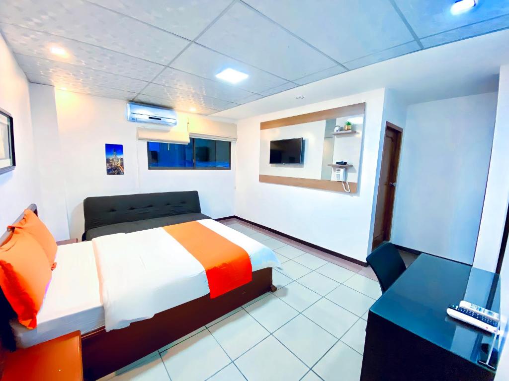 Postel nebo postele na pokoji v ubytování Hotel Madrigal