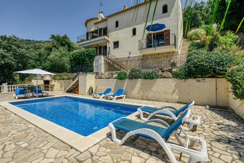 Bazén v ubytování Castell Mirto - villa private pool nebo v jeho okolí