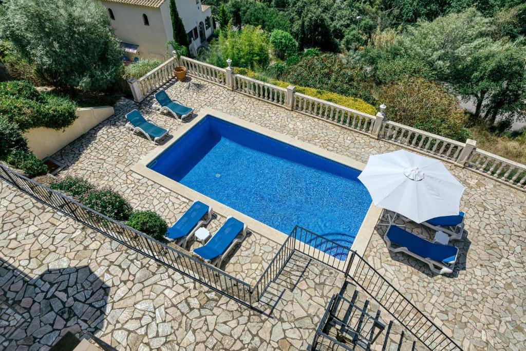 Bazén v ubytování Castell Mirto - villa private pool nebo v jeho okolí