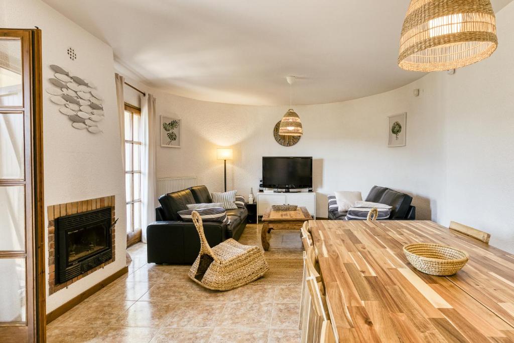 TV a/nebo společenská místnost v ubytování Castell Mirto - villa private pool