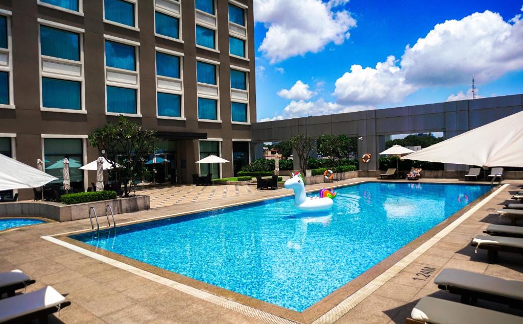 Bazén v ubytování Hotel Nikko Saigon nebo v jeho okolí