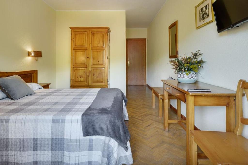 Postel nebo postele na pokoji v ubytování Hotel Lo Foraton