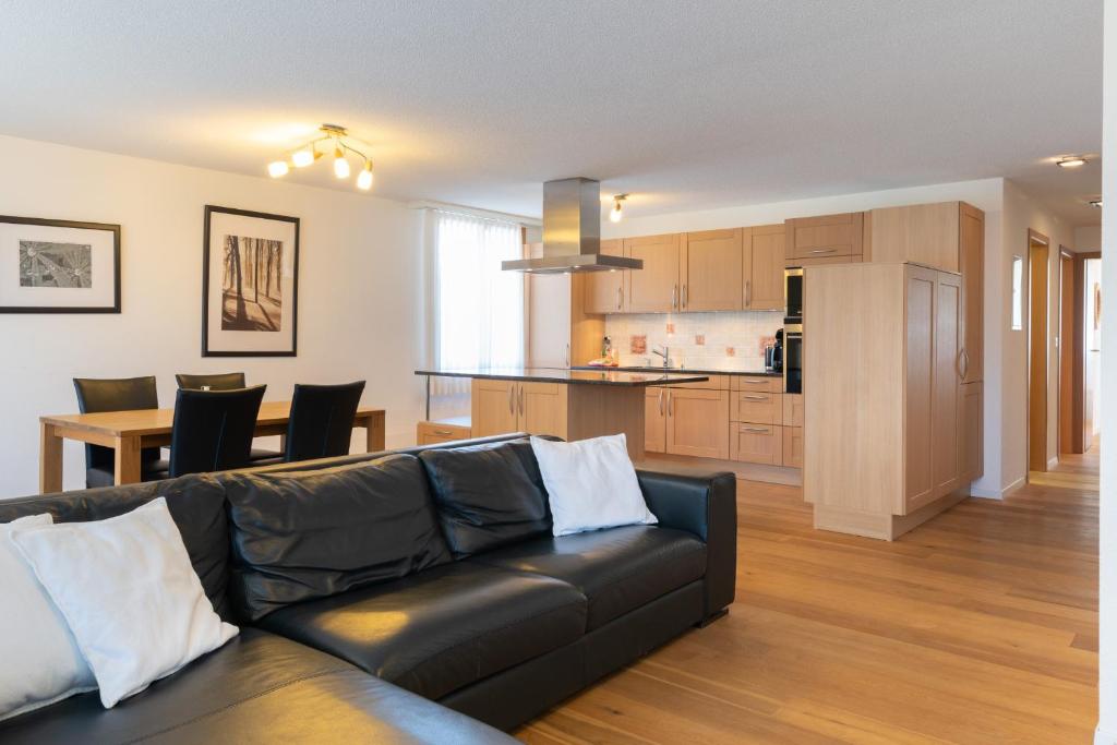 Kuchyňa alebo kuchynka v ubytovaní Chalet Apartments Iseltwald