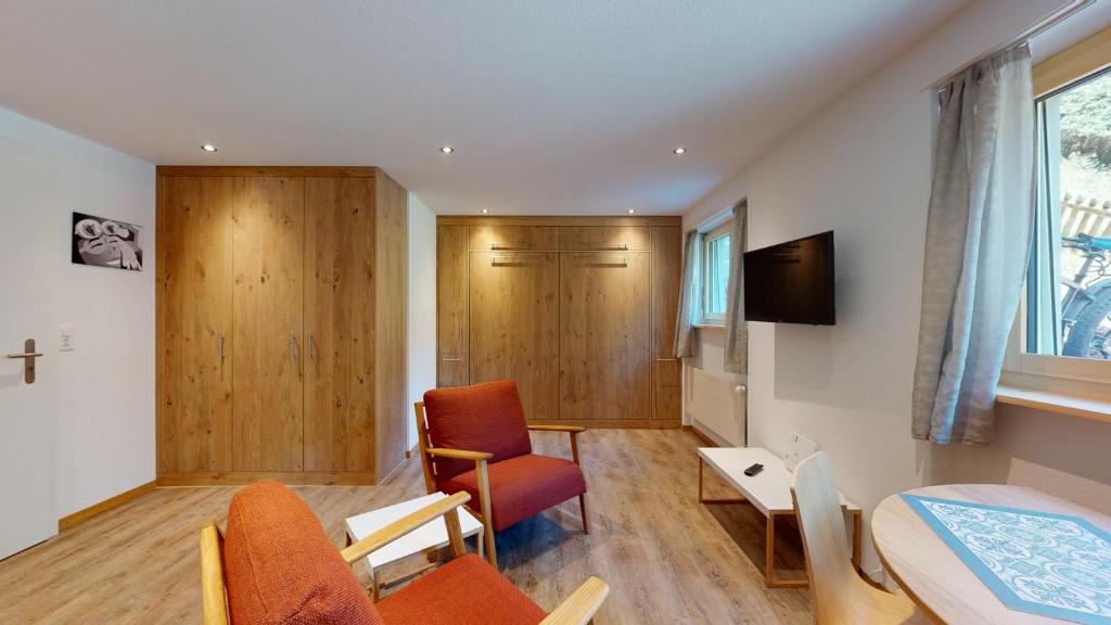 TV a/nebo společenská místnost v ubytování Splendid modern studio in the heart of Zermatt