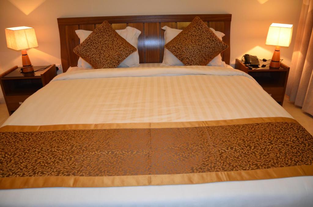 Cama ou camas em um quarto em Burj Al Dana Four seasons Hotel
