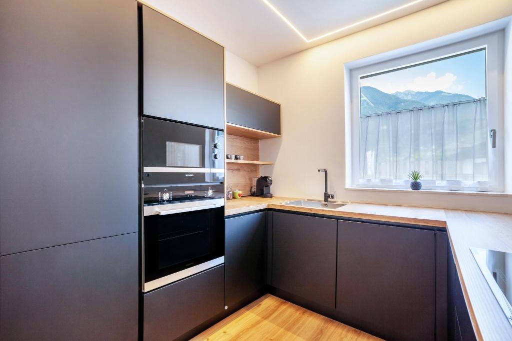 Kuchyňa alebo kuchynka v ubytovaní Jj City Apartment