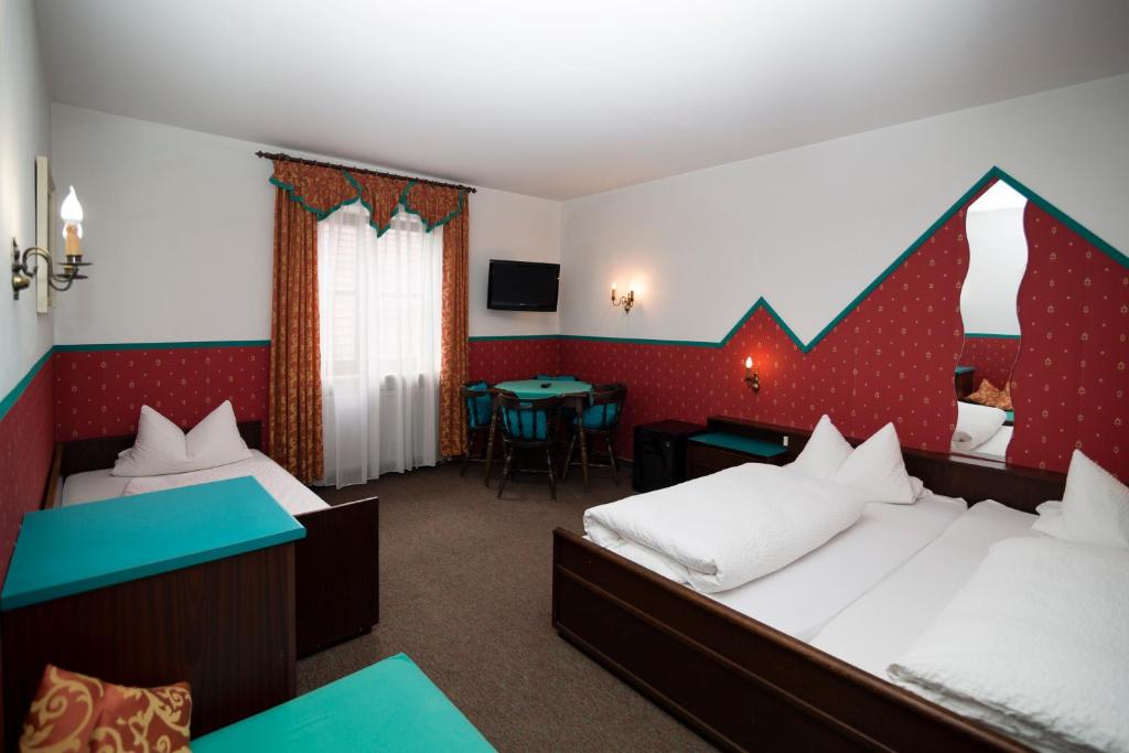 Hotel-Gasthof Zur Post - Quadruple Room