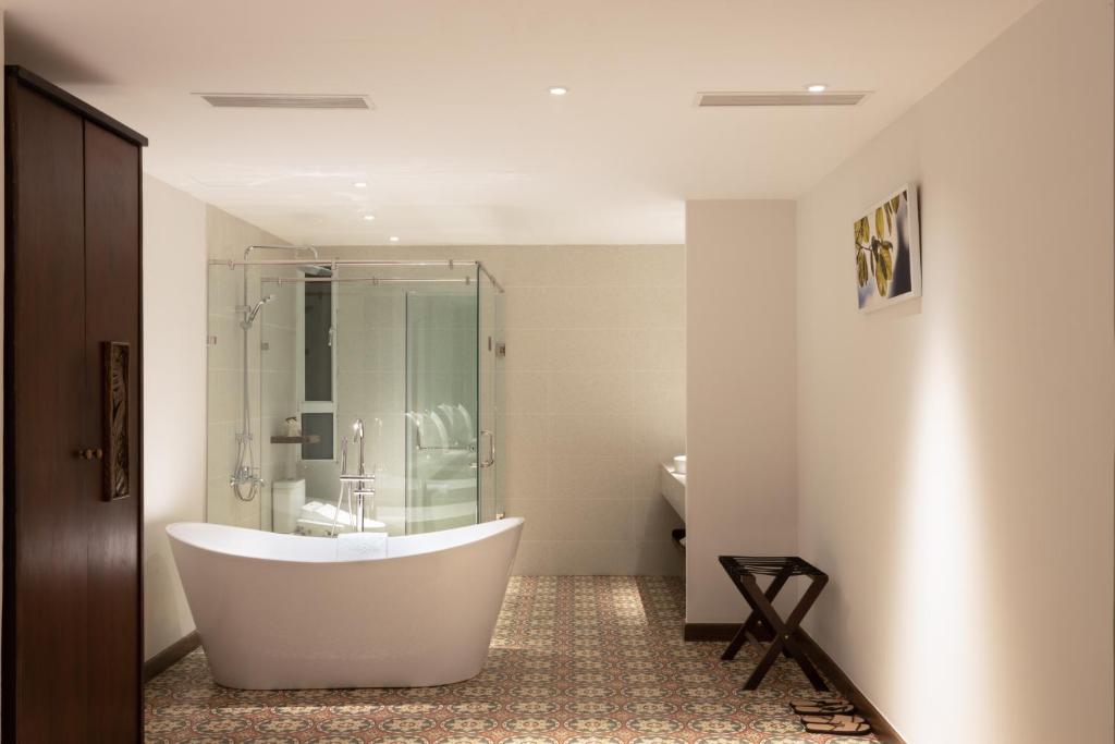 Galliéni Với Bữa Sáng Nổi Và Minibar Miễn Phí