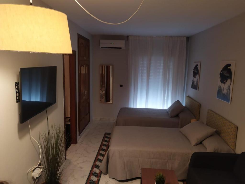 Postel nebo postele na pokoji v ubytování La Palmera Rooms