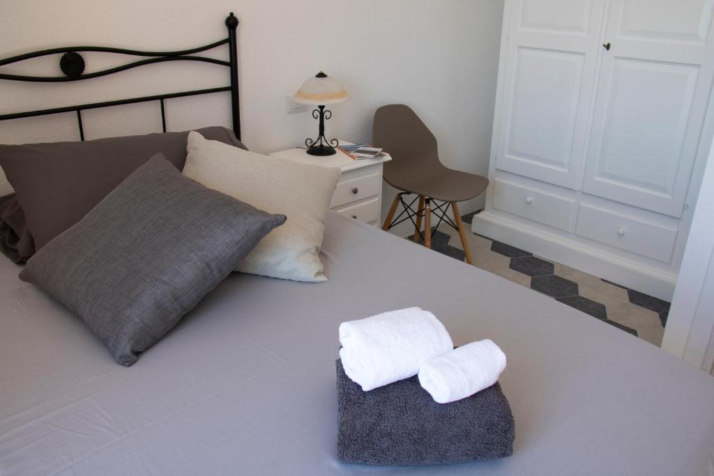 Bed & Breakfast Zia Menga - Luogosanto Sardinia - Habitación Doble Con Baño Compartido