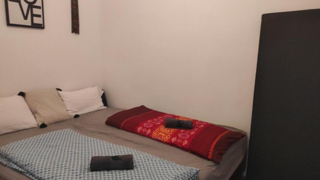 Posteľ alebo postele v izbe v ubytovaní Love, Peace & Easy Living Apartment