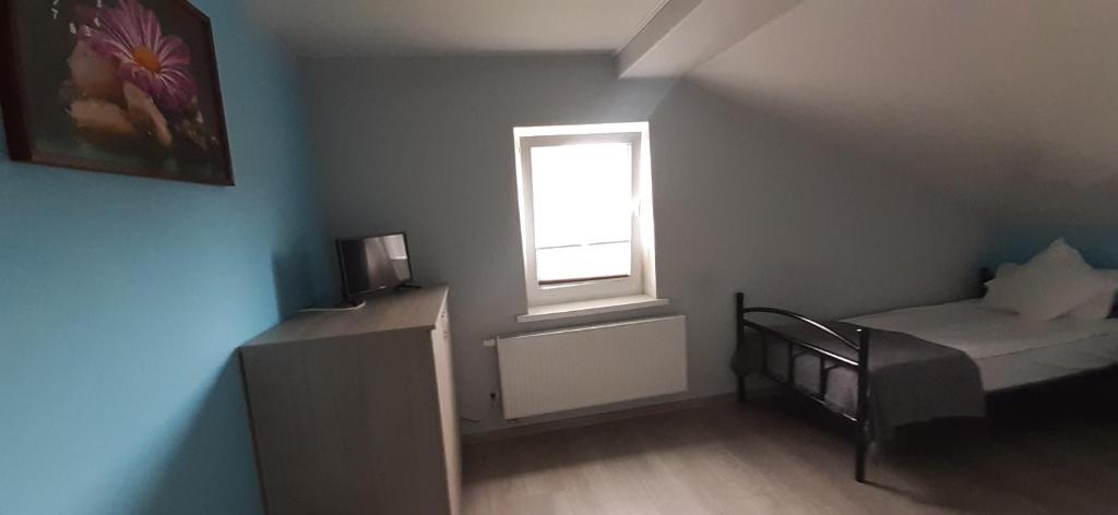 Posteľ alebo postele v izbe v ubytovaní Pokoje blisko SUNTAGO