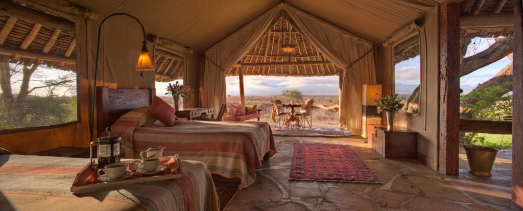 Nespecifikovaný výhled na hory nebo výhled na hory při pohledu z luxury tent
