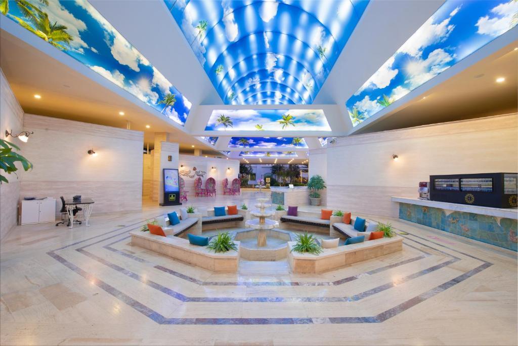 Bazén v ubytování Kamelya Aishen Club & Aqua Ultra All Inclusive Kids Concept nebo v jeho okolí