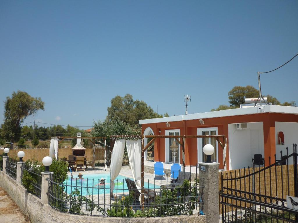 Bazén v ubytování Estate Tsoukalas with Pool - Perfect for Large Groups Next to Laganas Offering Incredible Greek Hospitality By Villa Mana Gers nebo v jeho okolí