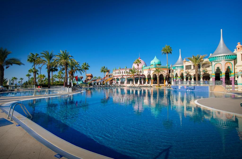 Bazén v ubytování Kamelya Aishen Club & Aqua Ultra All Inclusive Kids Concept nebo v jeho okolí