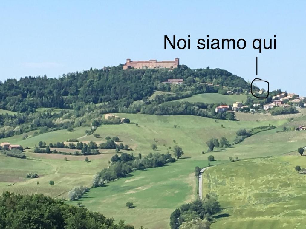 a view of a hill with a not sigma cut at IL NIDO DELLA POIANA CASA VACANZE e B & B in Montalto Pavese