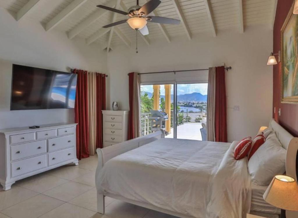 Charming 3-Bed Villa in Maho photo photo 2