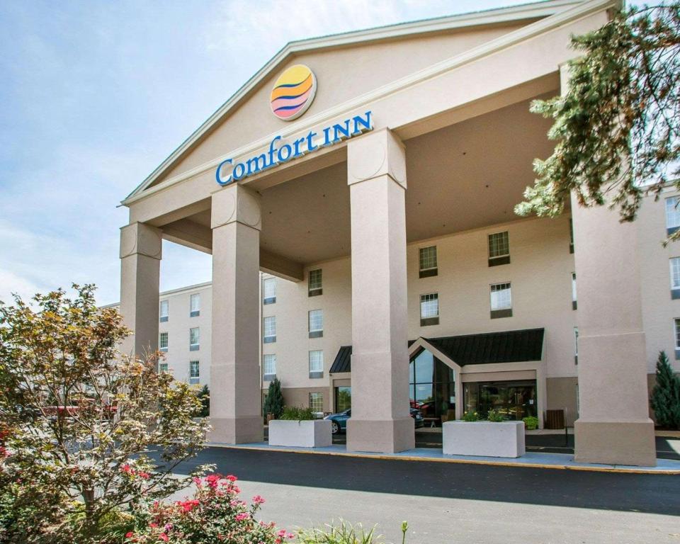 a rendering of the front of a hotel at Comfort Inn St Louis - Westport Event Center in Maryland Heights