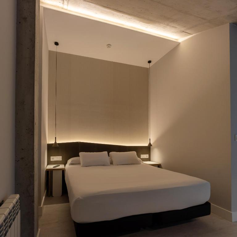 A bed or beds in a room at A de Loló Alojamiento con encanto