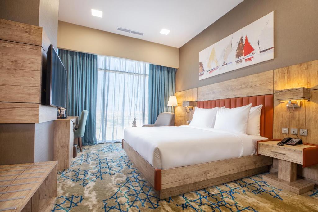 Postel nebo postele na pokoji v ubytování Waves Hotel