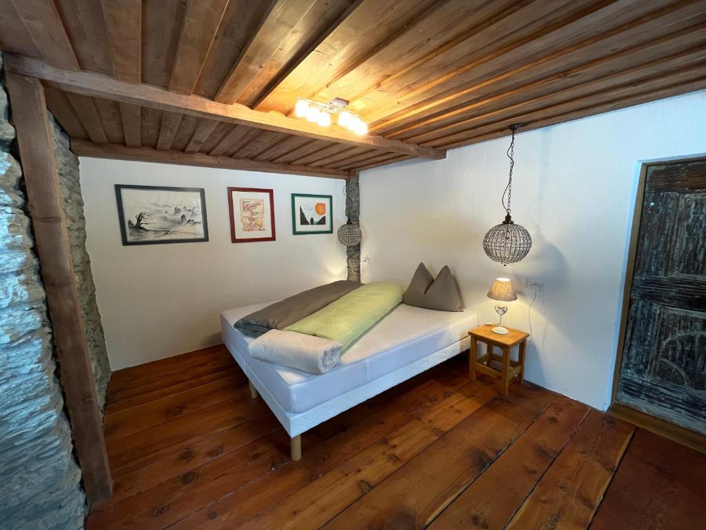 Postel nebo postele na pokoji v ubytování Stegmatte - Unique luxury triplex apartment for 10 persons