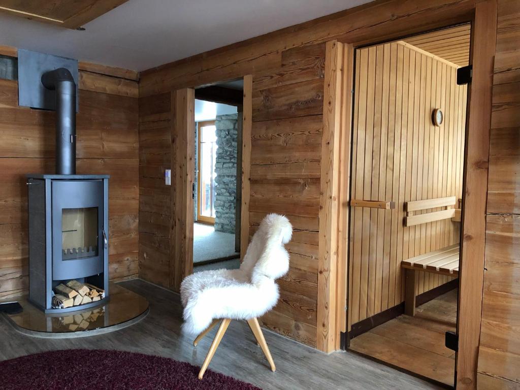 Postel nebo postele na pokoji v ubytování Stegmatte - Unique luxury triplex apartment for 10 persons