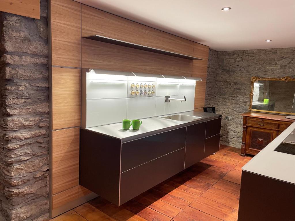 Kuchyň nebo kuchyňský kout v ubytování Stegmatte - Unique luxury triplex apartment for 10 persons