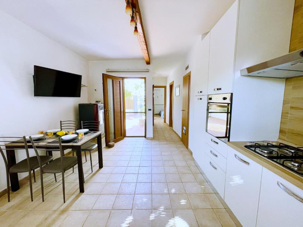 Köök või kööginurk majutusasutuses Profumo di Limoni Vacation Rental