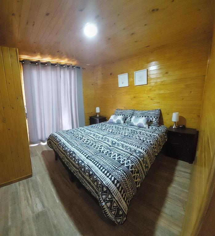 Postel nebo postele na pokoji v ubytování ELUNEY Combarbala