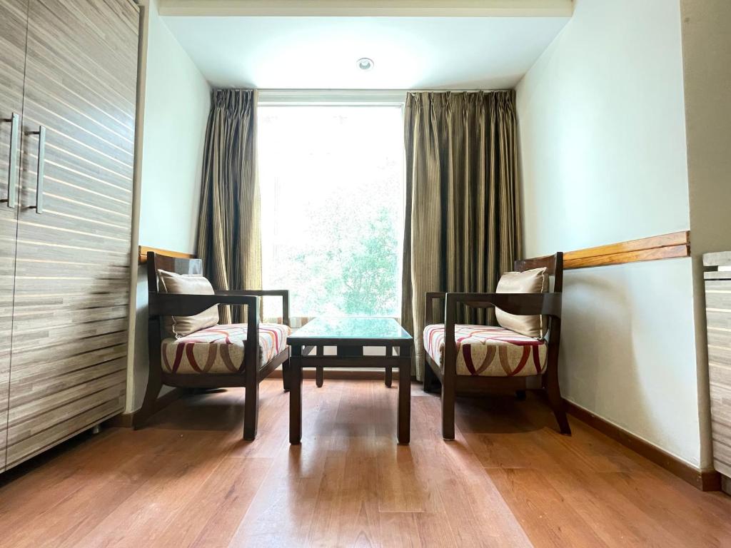 Postel nebo postele na pokoji v ubytování Surasena Regal Vista Agra