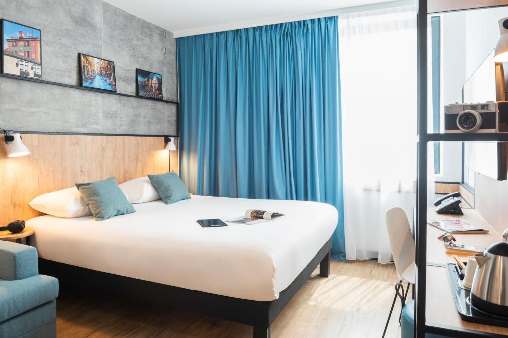 Postel nebo postele na pokoji v ubytování ibis Lyon Sud Oullins