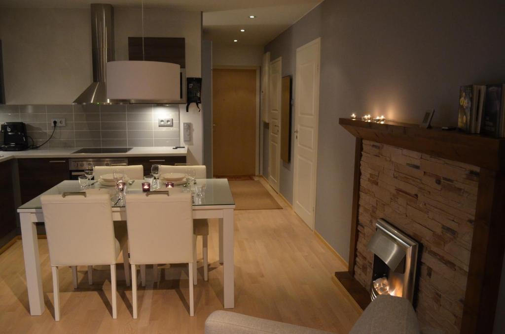 Кухня или мини-кухня в Castillo Kelotähti Apartment

