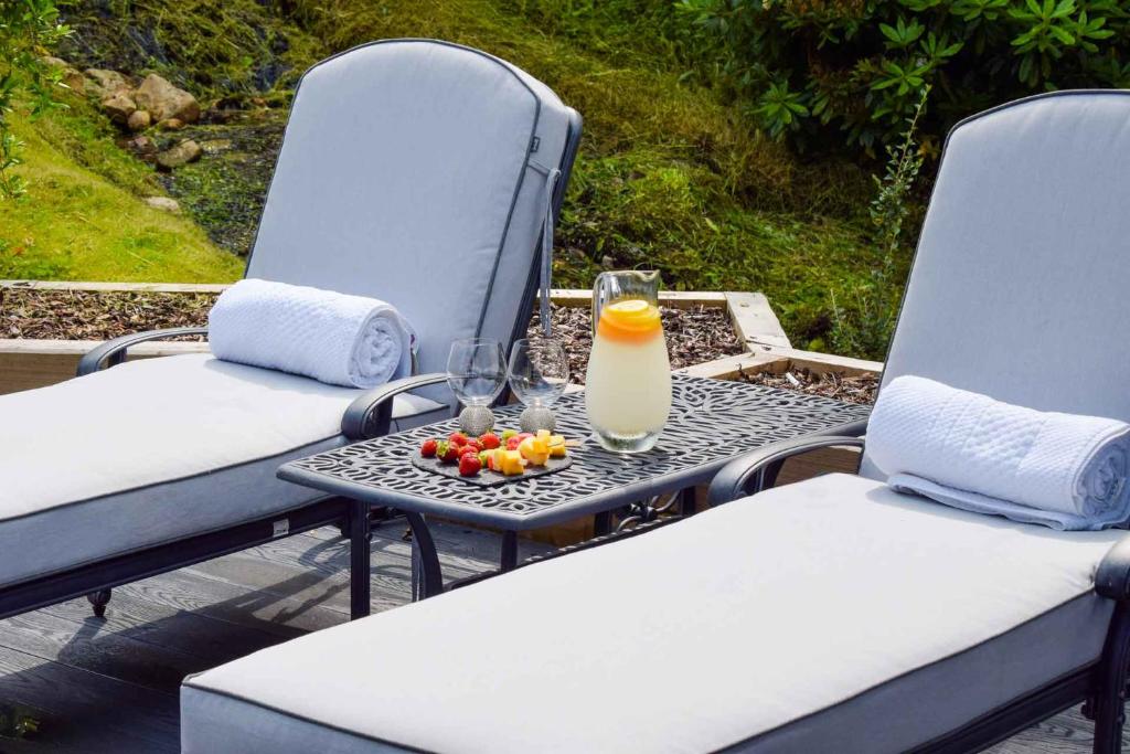 Nápoje v ubytování Little Fox Lodge Luxury Hideaway with Hot Tub Glencoe Near Fortwilliam